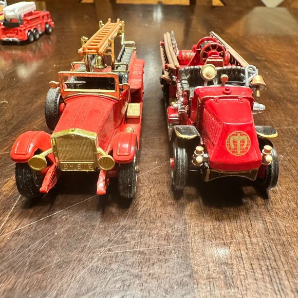 Two Vintage Lesney Matchbox Fire Trucks - Picture 4 of 10